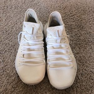 Men’s White Under Armour 10.5 Athletic Shoes